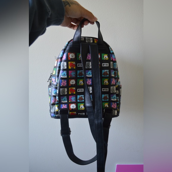 BT21 Grid Mini Backpack - Picture 4 of 4